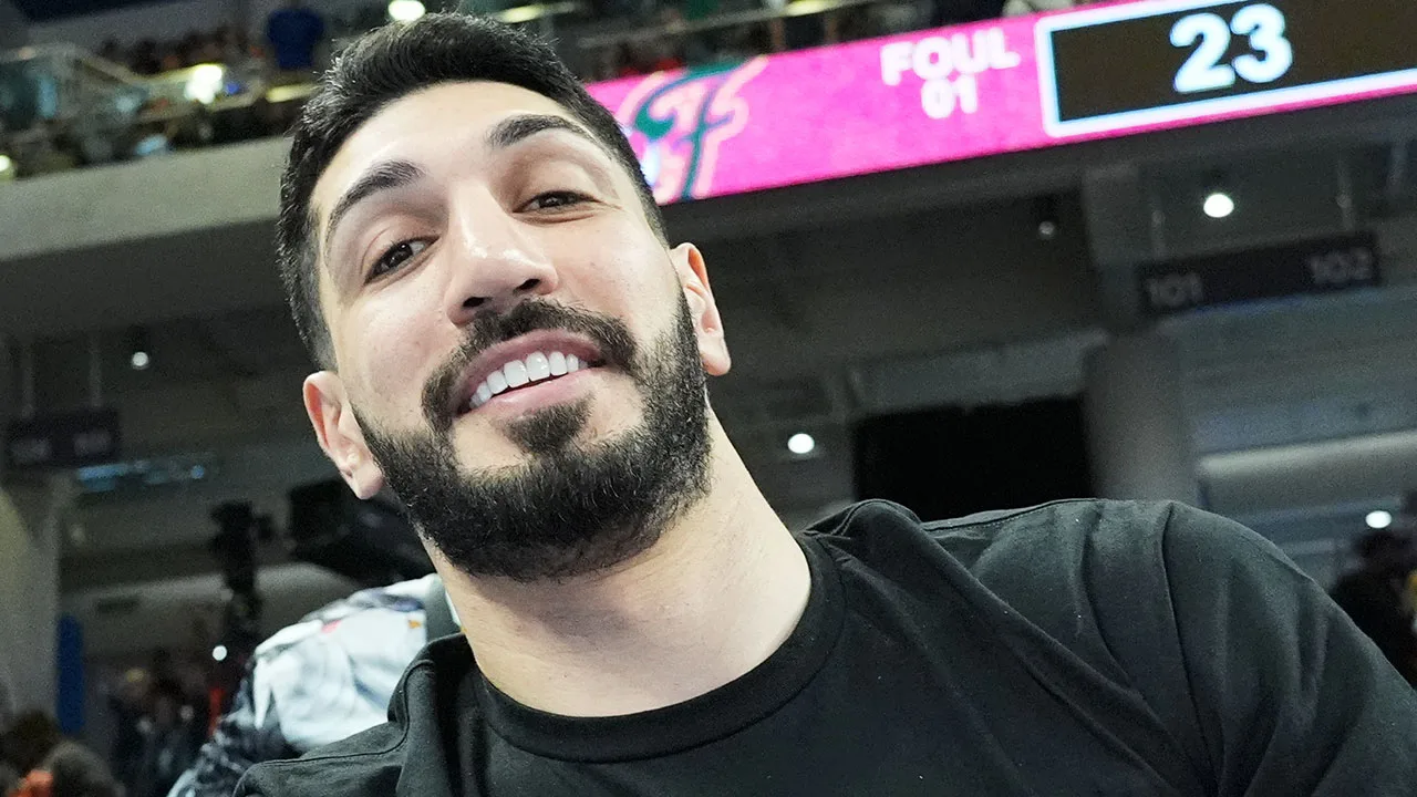 전 NBA 선수 칸터 프리덤, WNBA 시카고 구장 출입 금지