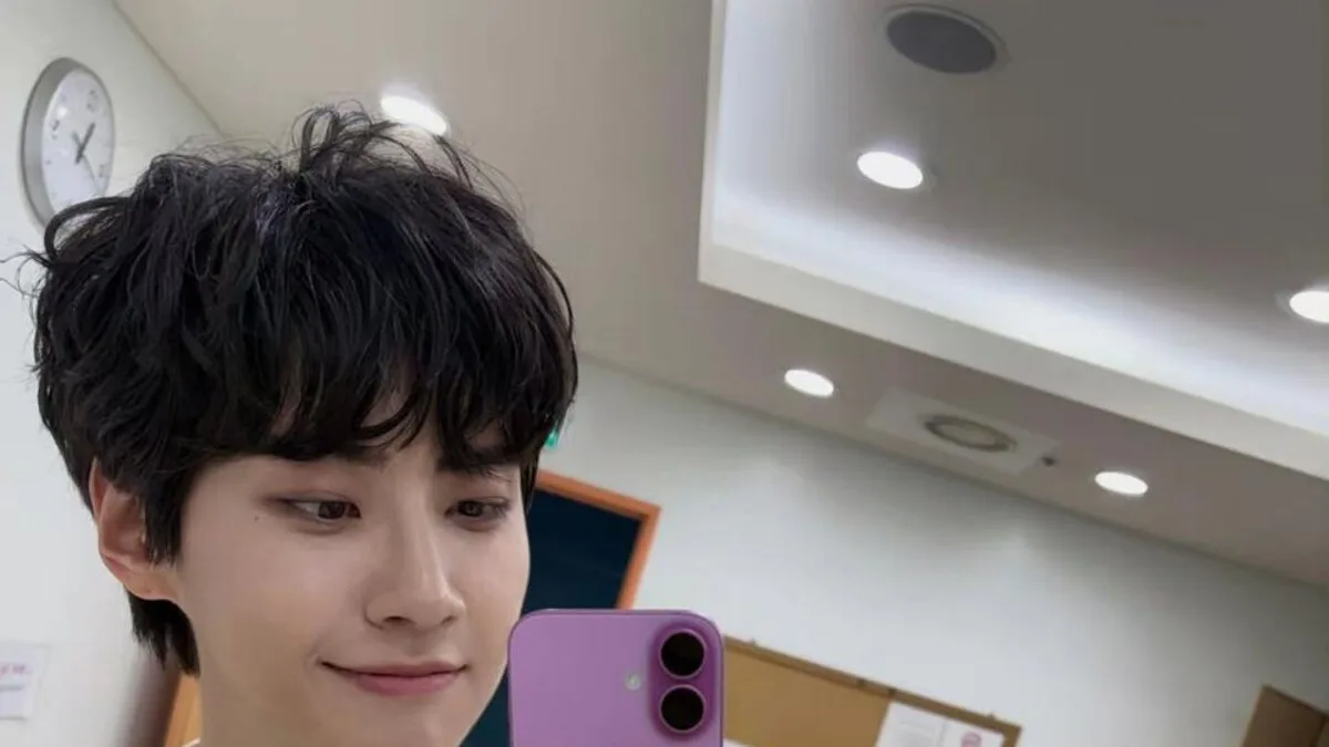 이진혁, 거울 셀카로 상반기 활동 마무리…뮤지컬부터 숏드라마까지