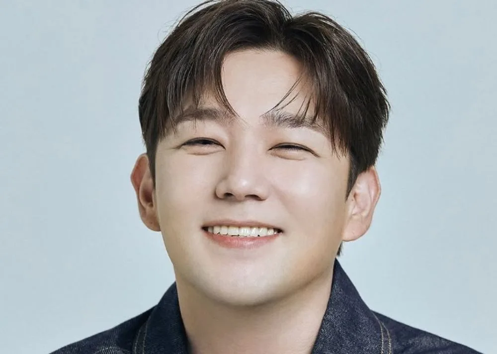 강인, 슈주 탈퇴 7년 만 韓 공식 석상.. 긴장한 기색 역력