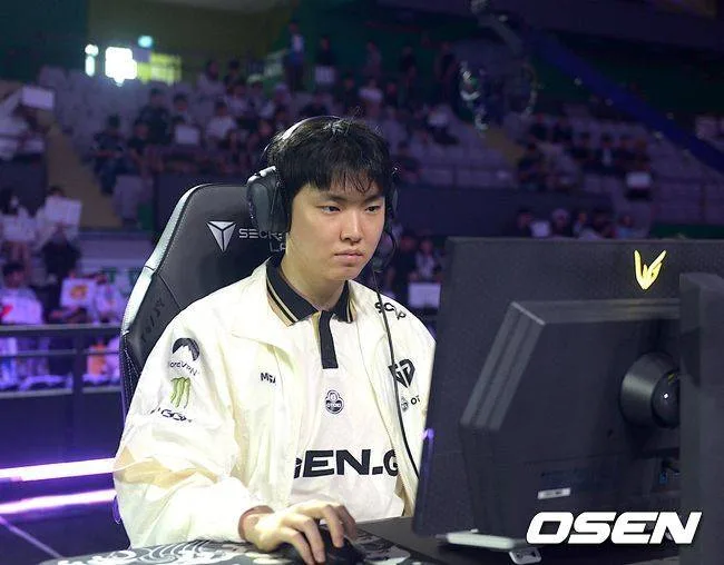 [LCK] ‘멍군’ 젠지, 2026시즌 최다 61킬 초난타전 끝 백도어 엔딩…승...