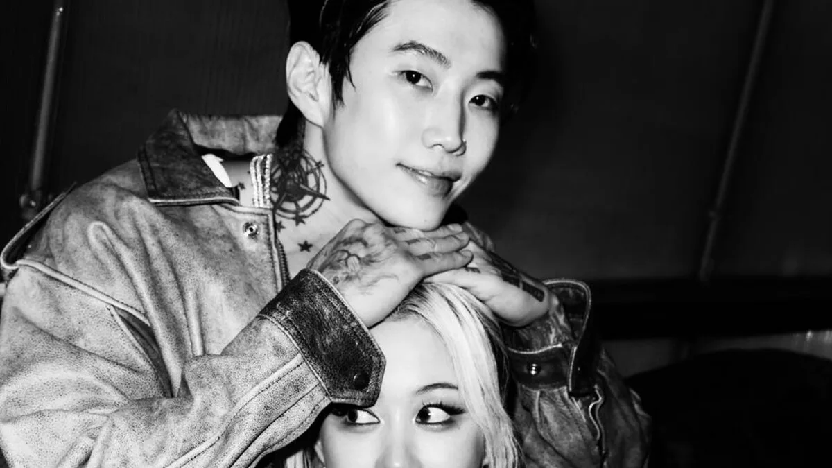 다영, 흑백 커플 화보로 솔로 행보 이어간 근황