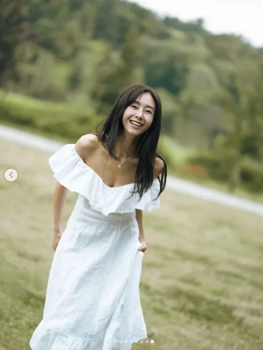 지나, 성매매 벌금형 10년 만에 순백 드레스-무슨 의미?