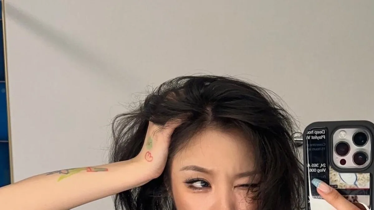 휘인, 시카고에서 장난기 가득 셀카…마마무 월드투어 열기 잇는다