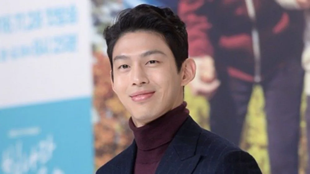 UN 최정원, '전 연인 흉기 협박' 기소유예…1년 수사 끝→촬영물 유포·...