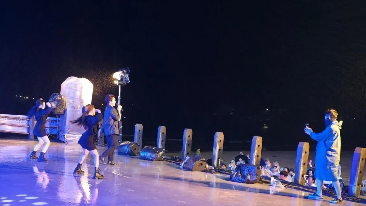 김수찬, 빗속 우도 무대서 넘치는 흥… 팬들과 함께한 열정 무대