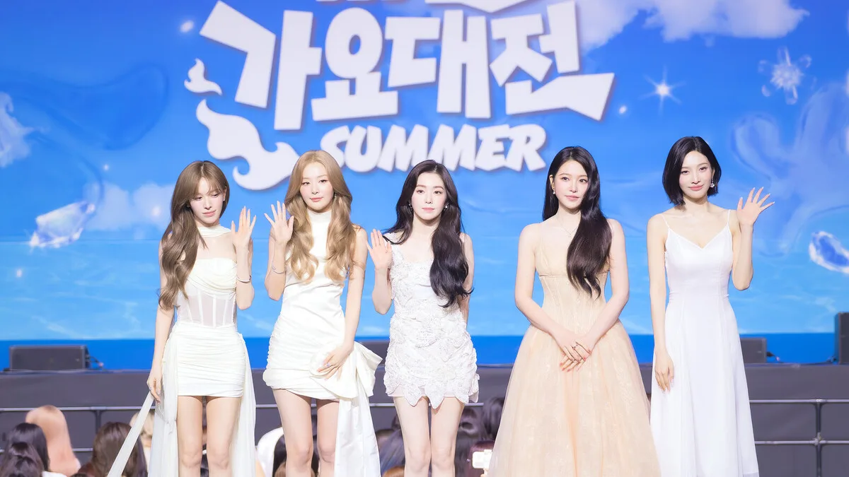 레드벨벳, 'Surfin' Boy' 음악방송 첫 1위…새로운 여름의 결