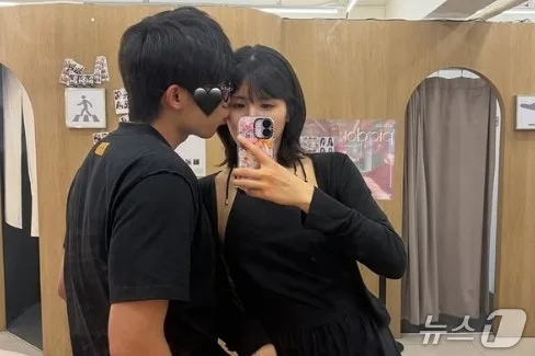 '학폭 쌍둥이' 이재영, 남성과 볼뽀뽀 공개…아제르 이적 이다영