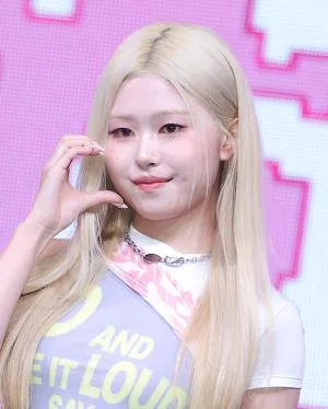 [포토Q] 유 '하트 선물'